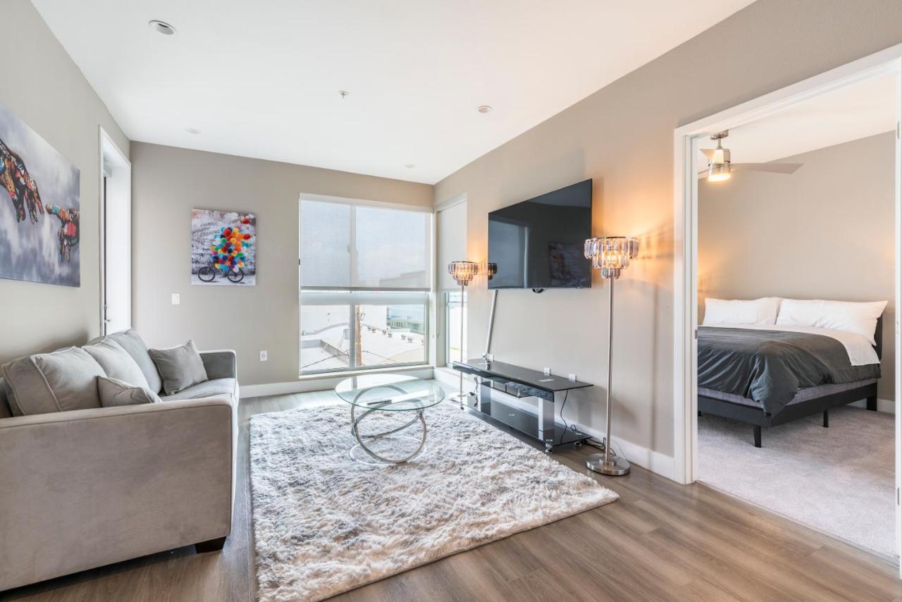 2br New Construction Modern Luxury Views, Pool & Patio Apartment *